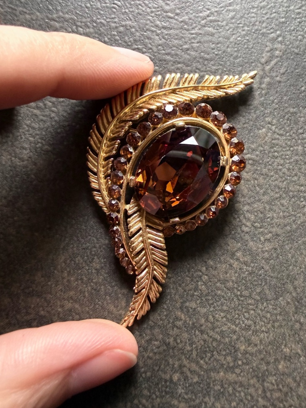 Vintage Mid-Century Crown Trifari Topaz Gold Fern Leaf Brooch - Picture 5 of 7